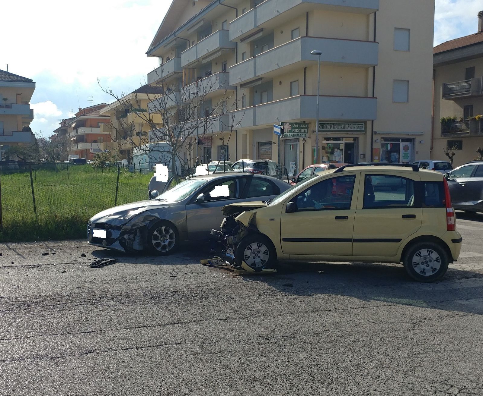 Alba Adriatica Violento Impatto Tra Due Auto In Via Duca Daosta