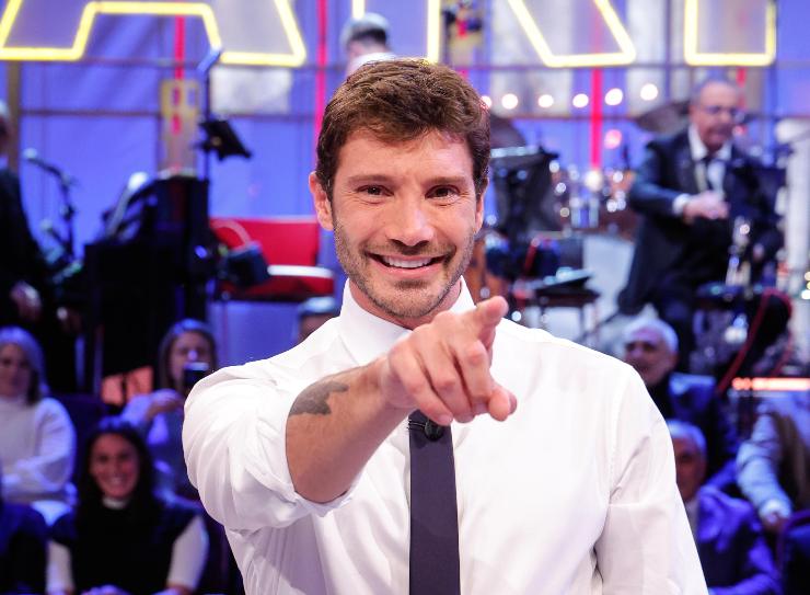 Affari Tuoi Stefano De Martino Si Lascia Andare Ad Una Confessione A