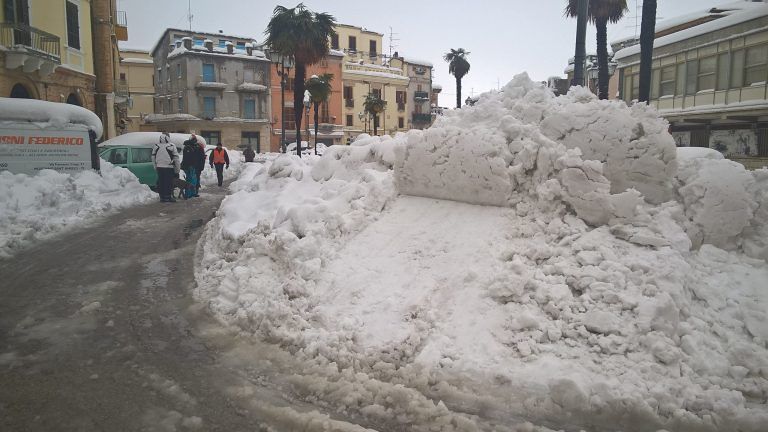 Continua l’emergenza a Mosciano, pericolo caduta neve dai tetti
