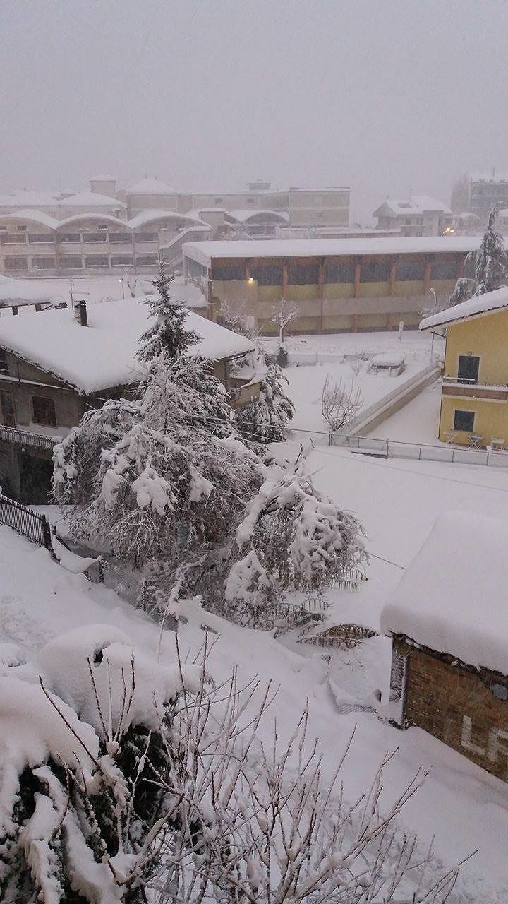 Maltempo in Abruzzo, neve e pioggia non danno tregua: le previsioni