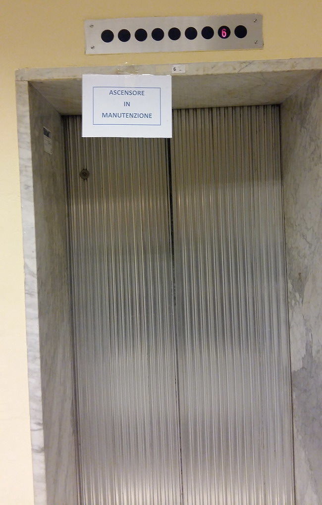 Teramo, ascensori rotti o mal funzionanti all’ospedale FOTO