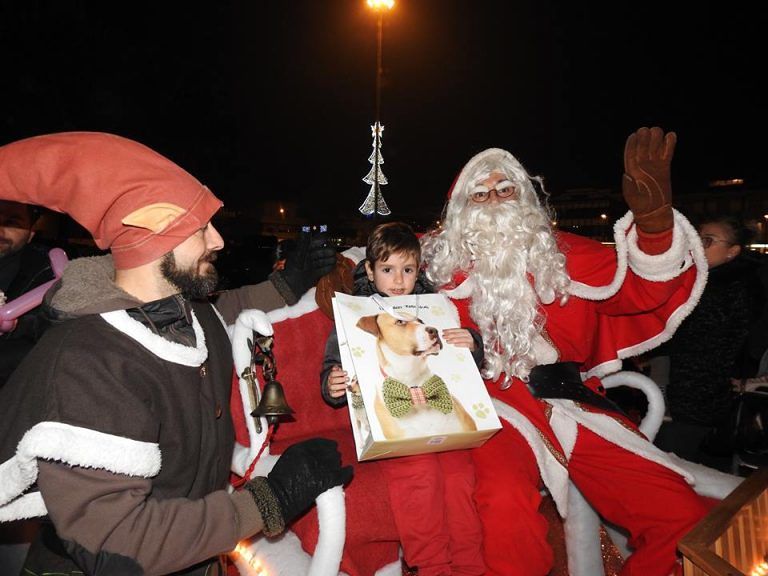 Alba Adriatica, due Babbi Natale (russo e italiano) per una festa speciale VIDEO