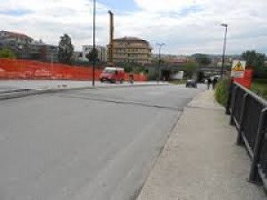 Pescara, si allaga il sottopasso di Capacchietti: automobile intrappolata, traffico bloccato