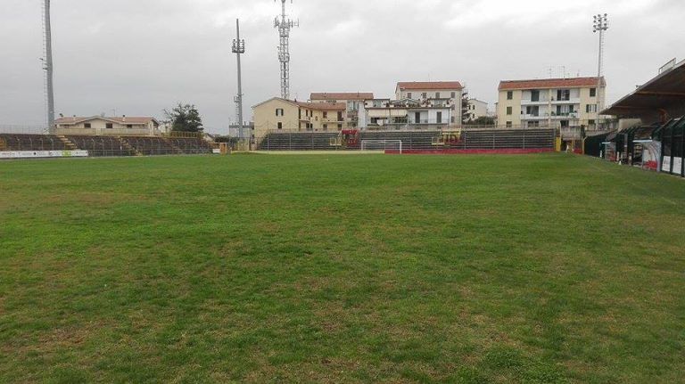 Giulianova, Stadio Fadini e Campo Scuola: avvisi per la gestione SCARICALI