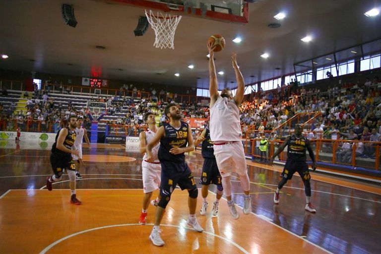 Basket, l’Amatori Pescara si ferma a Gara 4: Montegranaro in finale