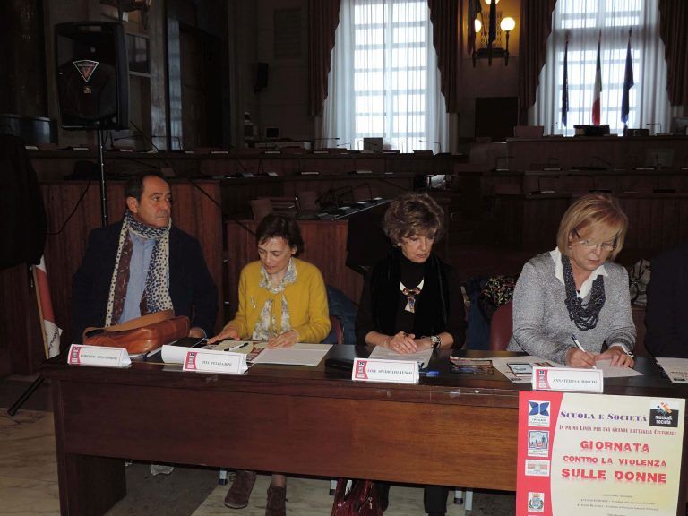 Pescara, violenza sulle donne: prevenzione e dibattito con gli studenti