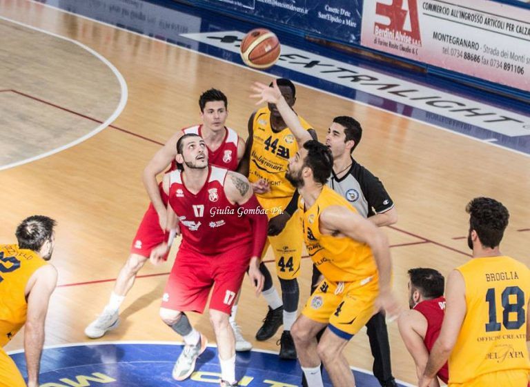 Basket, l’Amatori Pescara scivola a Montegranaro in Gara 1 play off