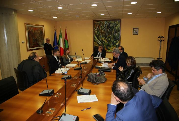 Trasporti Abruzzo, Giunta approva criteri per contributi ad aziende locali