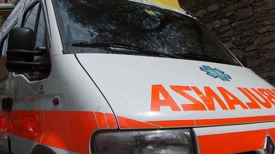 Pianella, cade mentre pota albero, 53enne grave in ospedale