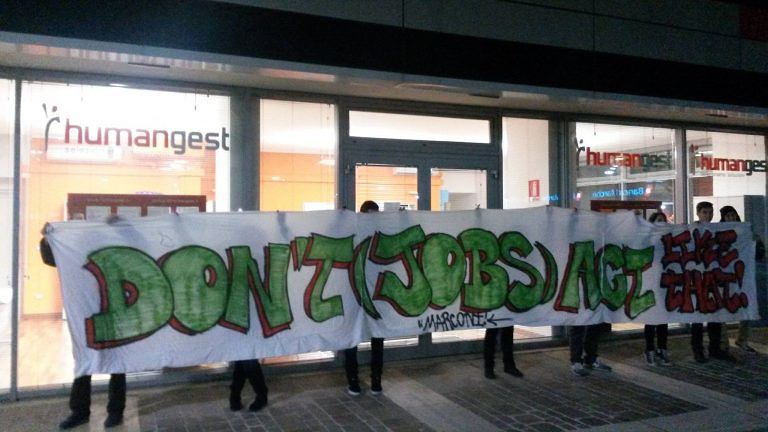 Pescara, blitz contro il Job Act: attivisti contro le agenzie interinali
