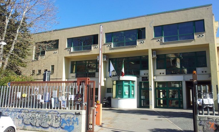Pescara, polemica su Arcilesbica: la replica del liceo Marconi