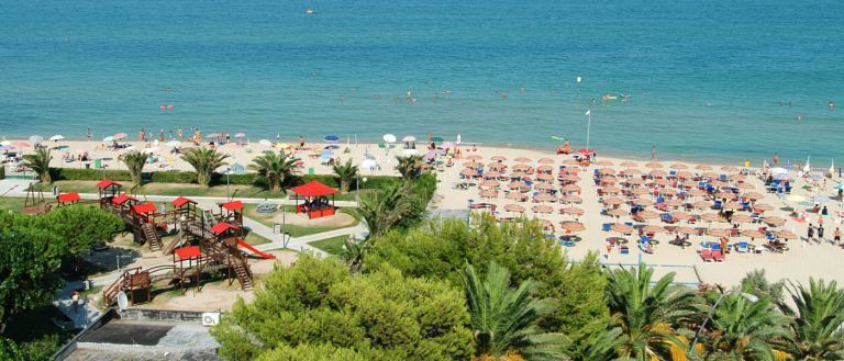Alba Adriatica, boom di presenze e mare ok: operatori pronti il clou dell’estate