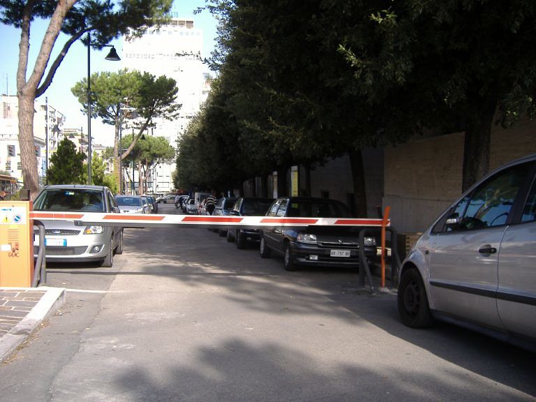 Pescara: “I parcheggi riservati ai politici a servizio dei disabili”
