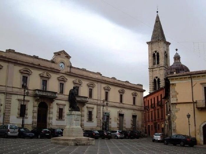 Sulmona, divieto di sosta e fermata in Piazza XX Settembre