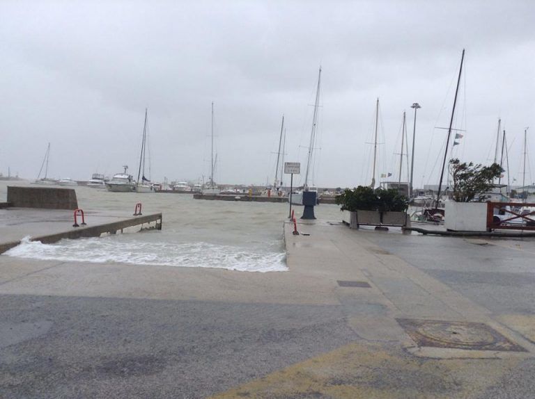 Giulianova, cade nelle acque del porto: muore per ipotermia