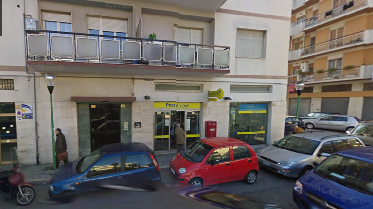 Pescara, spaccata alle Poste di via Verrotti: presi smartphone e tablet