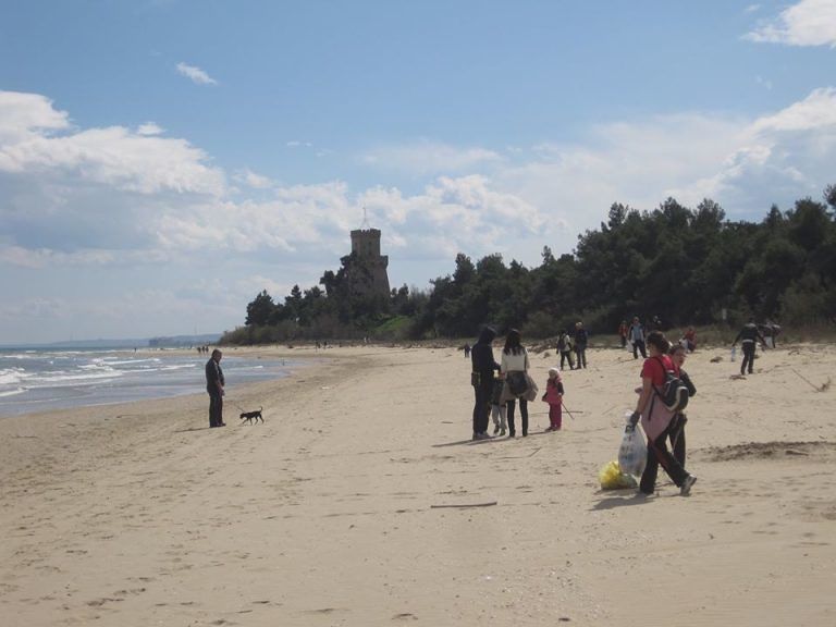 Amp del Cerrano, appuntamento con la pulizia a mano delle spiagge