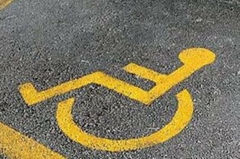 Pescara, parcheggi per disabili: raddoppia il costo della visita per il tesserino