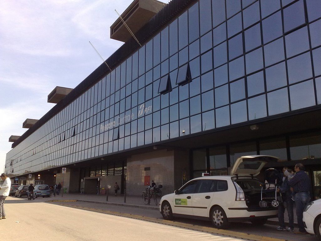 Senzatetto alla stazione di Pescara, arrivano postazioni di Polizia e videosorveglianza
