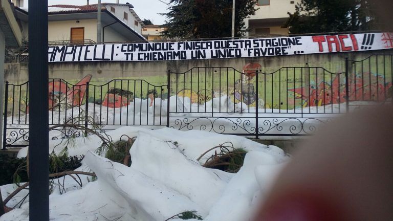 Teramo Calcio, striscione a Canzano contro Campitelli FOTO