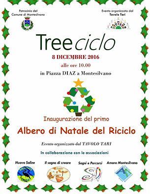Montesilvano, l’albero di Natale del riciclo in piazza Diaz