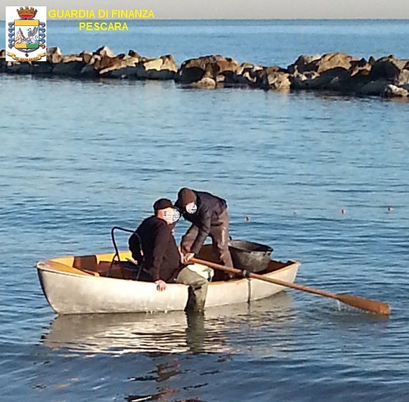 Pescara, licenziato il vigile assenteista: pesca e slot-machine durante il servizio