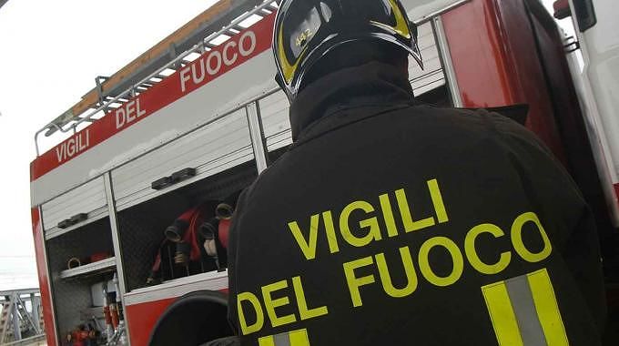 Pescara, incendio in una palazzina di via Lago di Capestrano: intossicati un bimbo e donna incinta