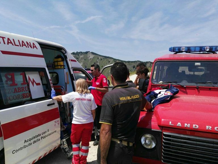 Torricella, motociclisti in difficoltà: intervengono i vigili del fuoco