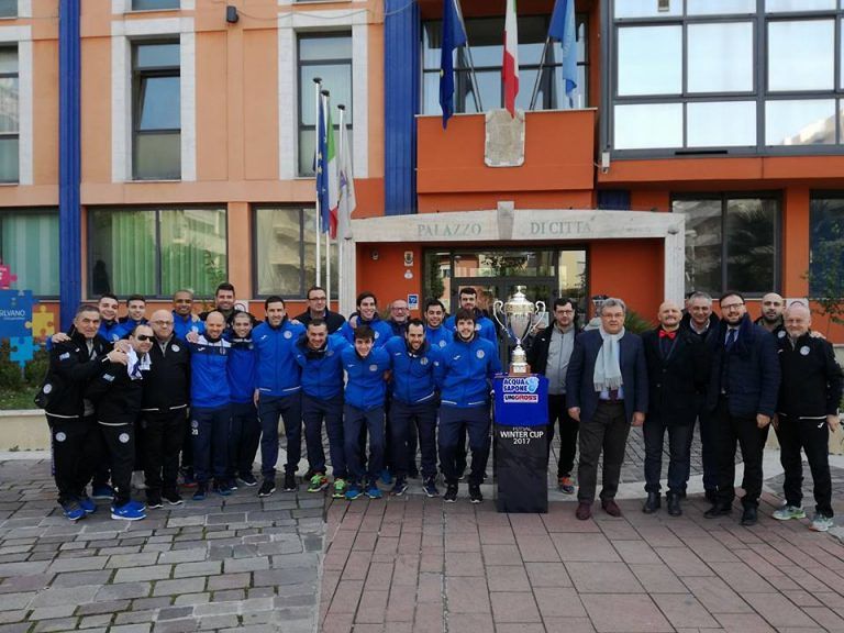 Montesilvano, l’Acqua e Sapone Futsal festeggia la Winter Cup in Comune