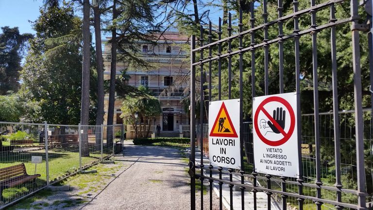 Roseto, controlli e giardini interdetti alla villa comunale
