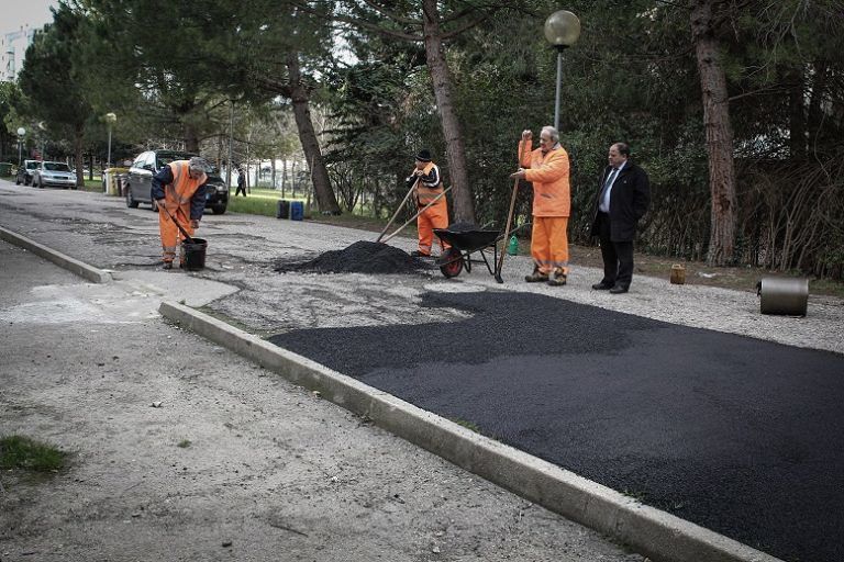 Pescara, asfalto nuovo tra le case popolari di Fontanelle