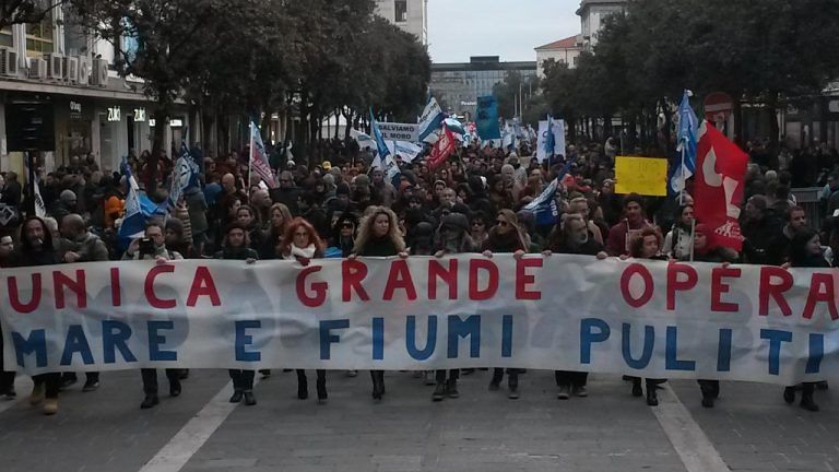 Fiumi e mare puliti:in mille manifestano a Pescara