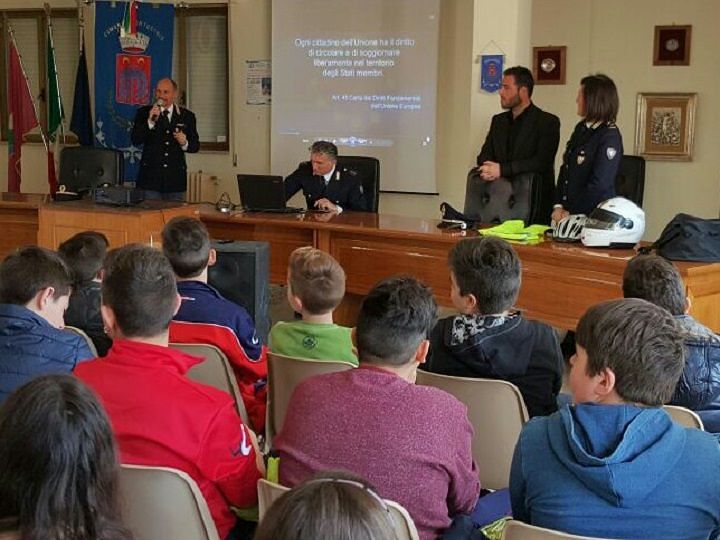 Ortucchio, Polizia Stradale incontra gli studenti per discutere di sicurezza