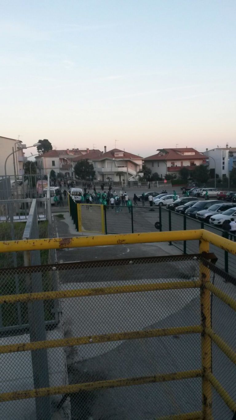 Giulianova, stadio proibito per 13 ultrà giallorossi