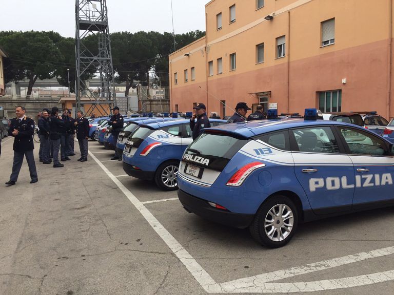 Pescara, la sicurezza diventa più ‘veloce’: ecco i tablet sulle Volanti della Polizia FOTO