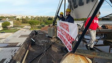 Martinsicuro, Veco: operai salgono di nuovo sul tetto dell’azienda