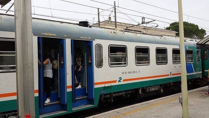 Pescara, trova 3mila euro in contanti sul treno