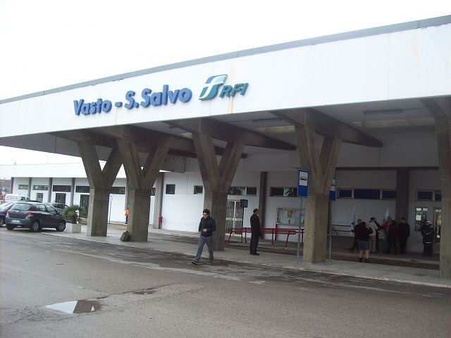 Stazione di Vasto-San Salvo: nuova facciata  e nuovi interni e sistemazione aree esterne