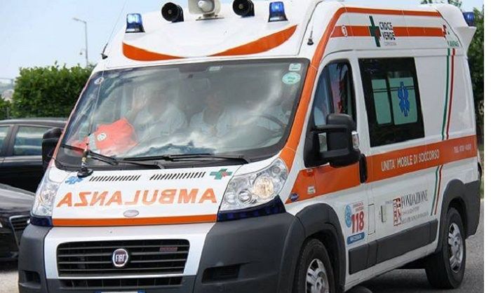Monteodorisio, maltempo: ambulanza finisce fuori strada