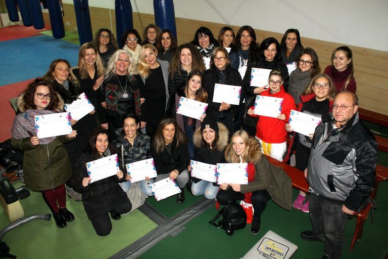 Pescara, attestato di partecipazione alle donne del corso di autodifesa