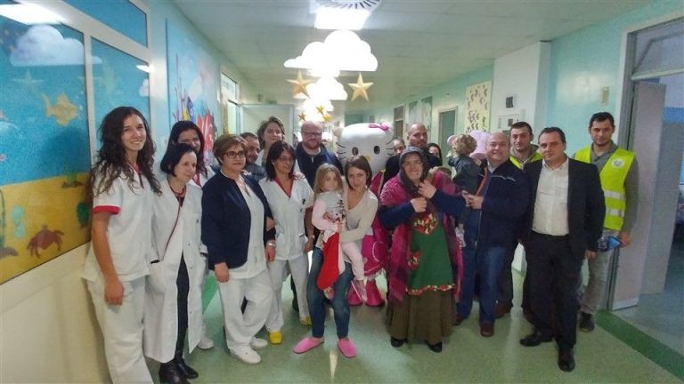 Pescara, calze della Befana: in Pediatria con Hello Kitty e Peppa Pig
