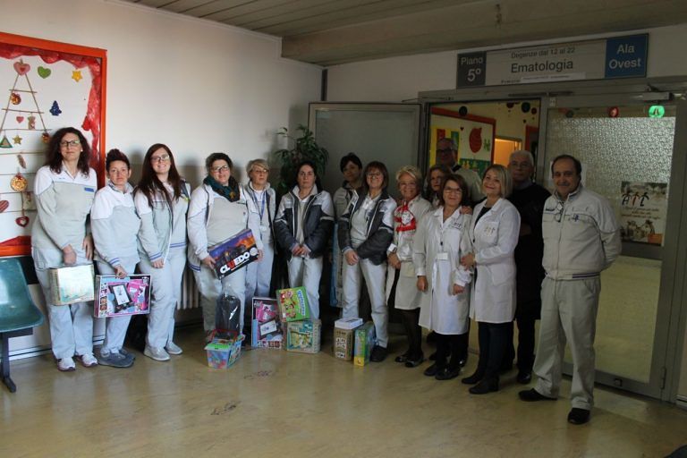 Pescara, tanti giochi per i bambini di Oncoematologia dalla befana Sevel-Ail