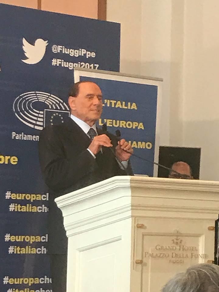 Berlusconi, vinco le elezioni e mi trasferisco Abruzzo