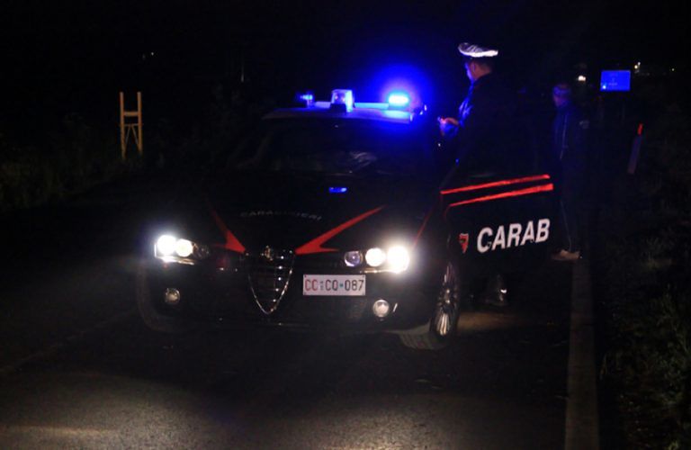 Vasto, non si ferma all’alt e tenta di investire carabiniere: giovane arrestato