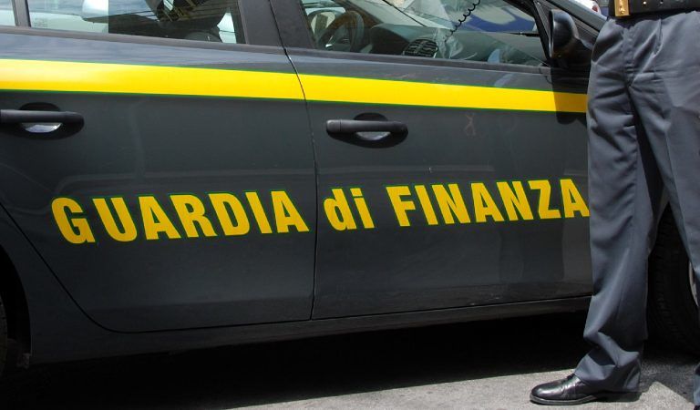 Pescara, la Finanza sequestra oltre 10mila articoli contraffatti