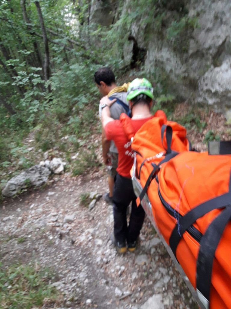 Bocca di Valle, escursionista cade e si frattura la caviglia