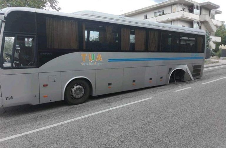 Roccamorice, autobus Tua perde ruota in viaggio FOTO