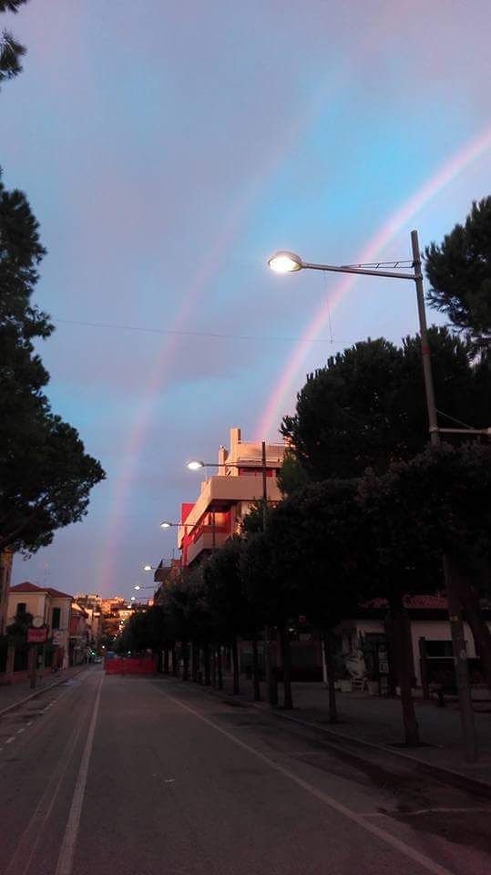 Giulianova, spettacolare doppio arcobaleno