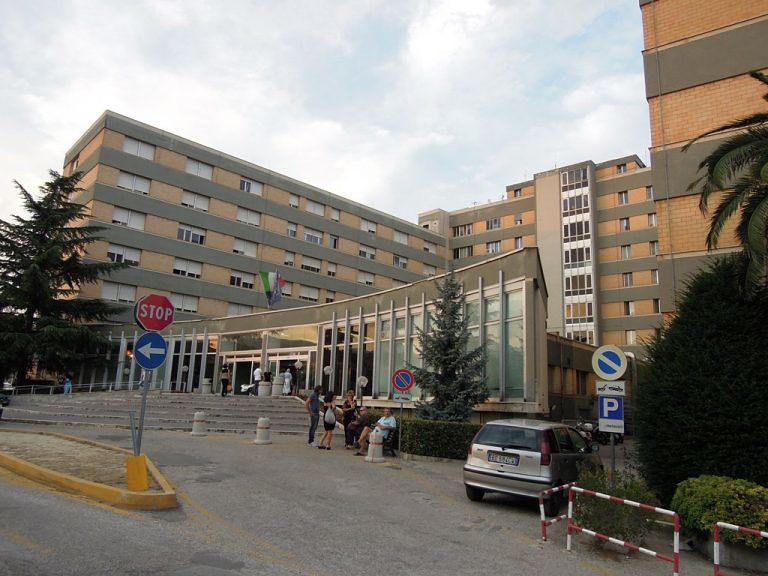 Mancanza di parcheggi all’Ospedale Mazzini: raccolta firme dei sindacati