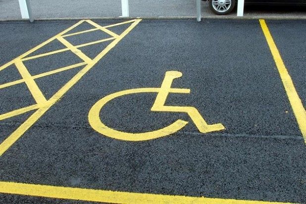Pescara, arrivano i nuovi parcheggi per disabili attorno al Comune